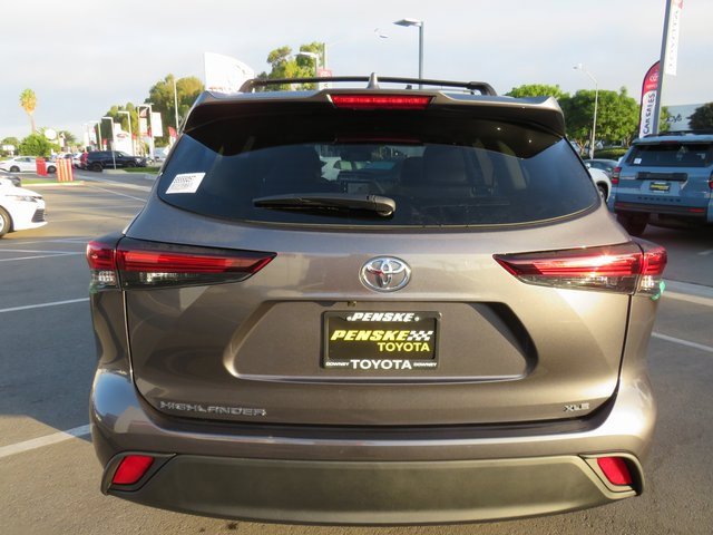 New 2025 Toyota Highlander XLE image 9