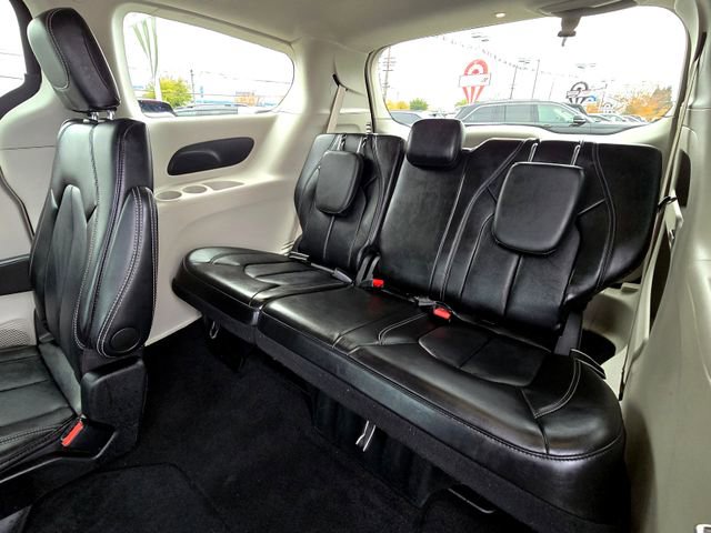 Certified 2024 Chrysler Pacifica Touring-L image 27