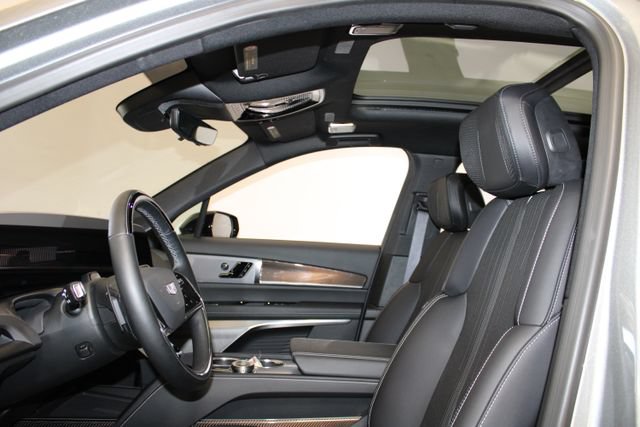 Certified 2026 Cadillac Vistiq Sport w/ LPO, Floor Liner Package AWD/4WD image 9
