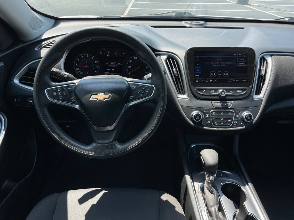 Used 2025 Chevrolet Malibu LT FWD image 11