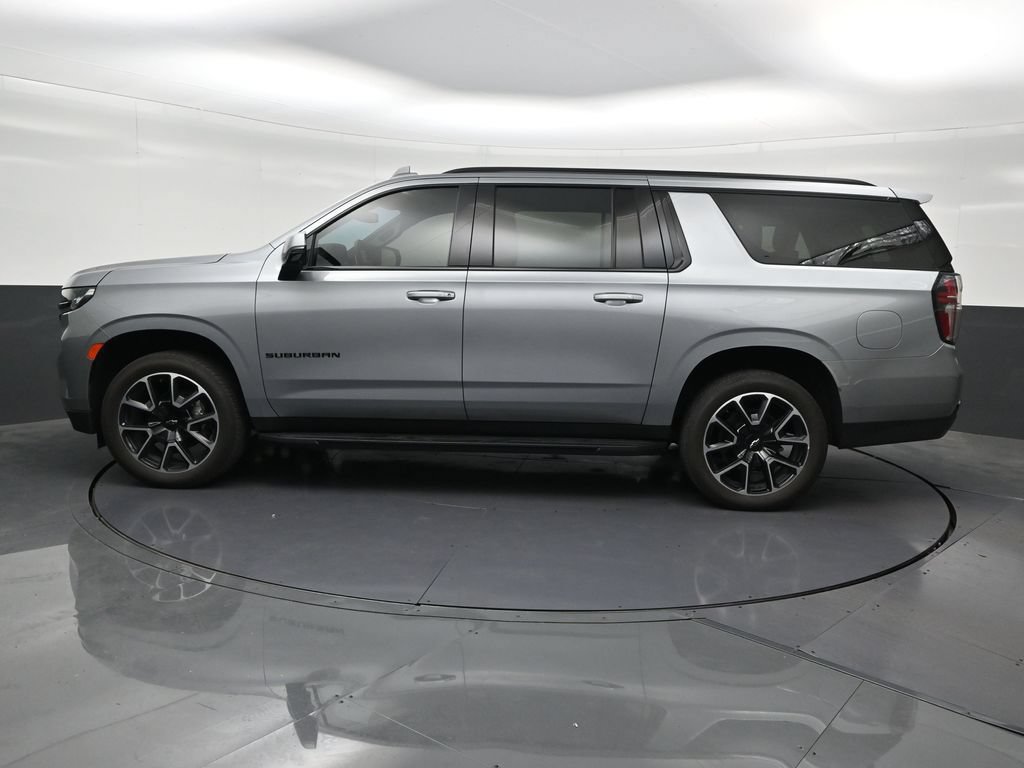 Used 2024 Chevrolet Suburban RST w/ Luxury Package RWD image 2