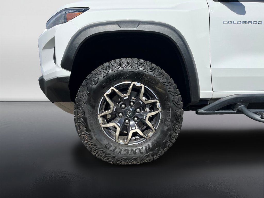 Used 2024 Chevrolet Colorado ZR2 w/ ZR2 Convenience Package III AWD/4WD image 9