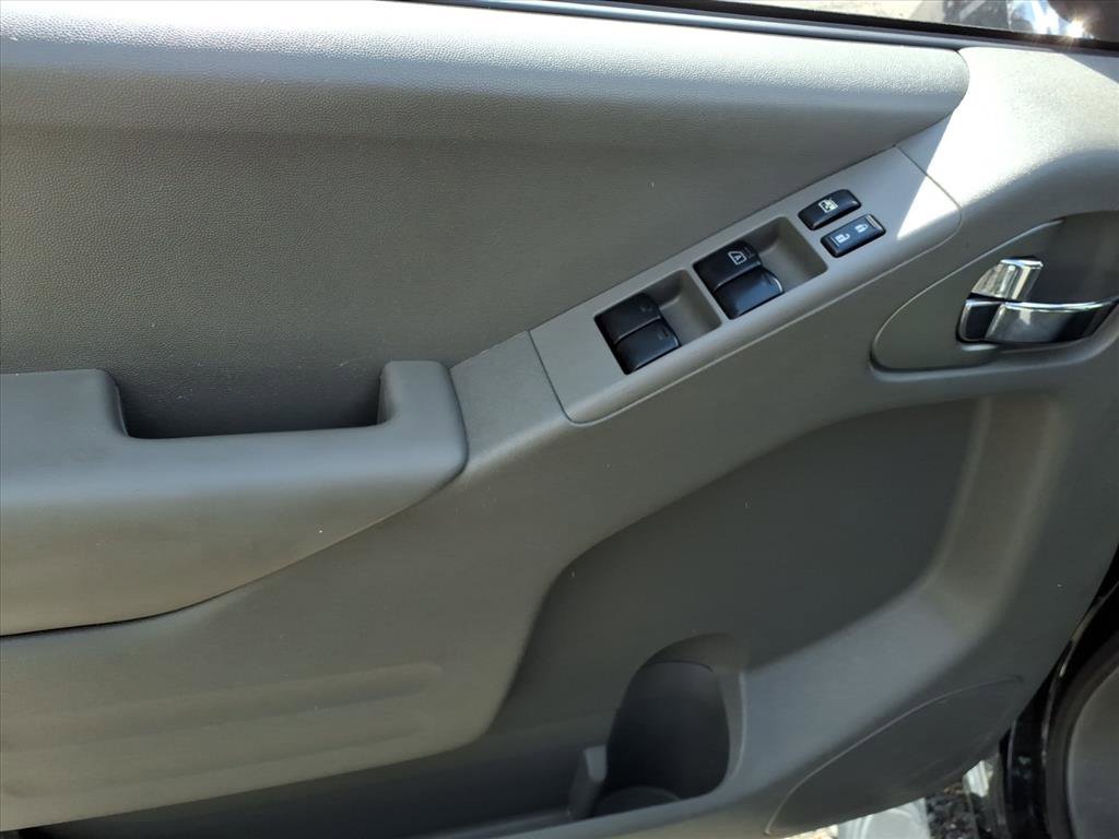 Used 2021 Nissan Frontier SV w/ Midnight Edition Floor Mats image 17