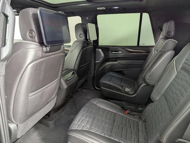 Used 2023 Cadillac Escalade Sport Platinum w/ LPO, ONYX Package AWD/4WD image 18