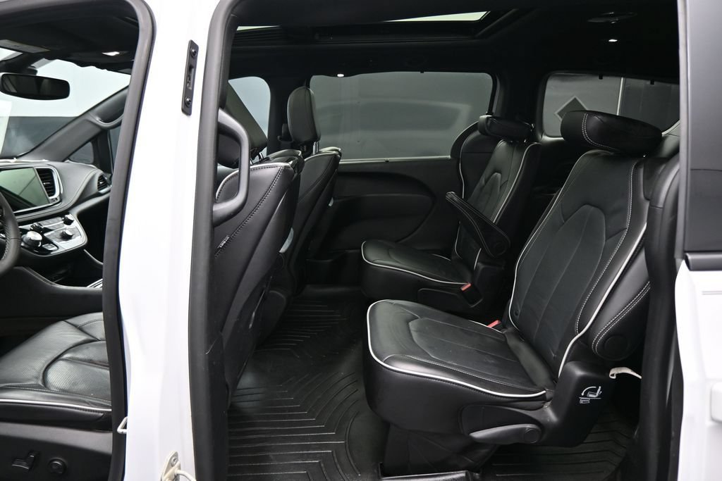 Used 2024 Chrysler Pacifica Limited w/ Uconnect Theater Family Group AWD/4WD image 28