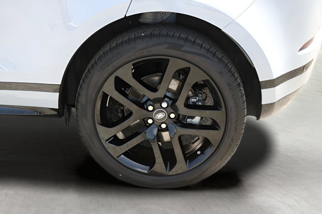 Used 2025 Land Rover Range Rover Evoque Dynamic SE AWD/4WD image 9