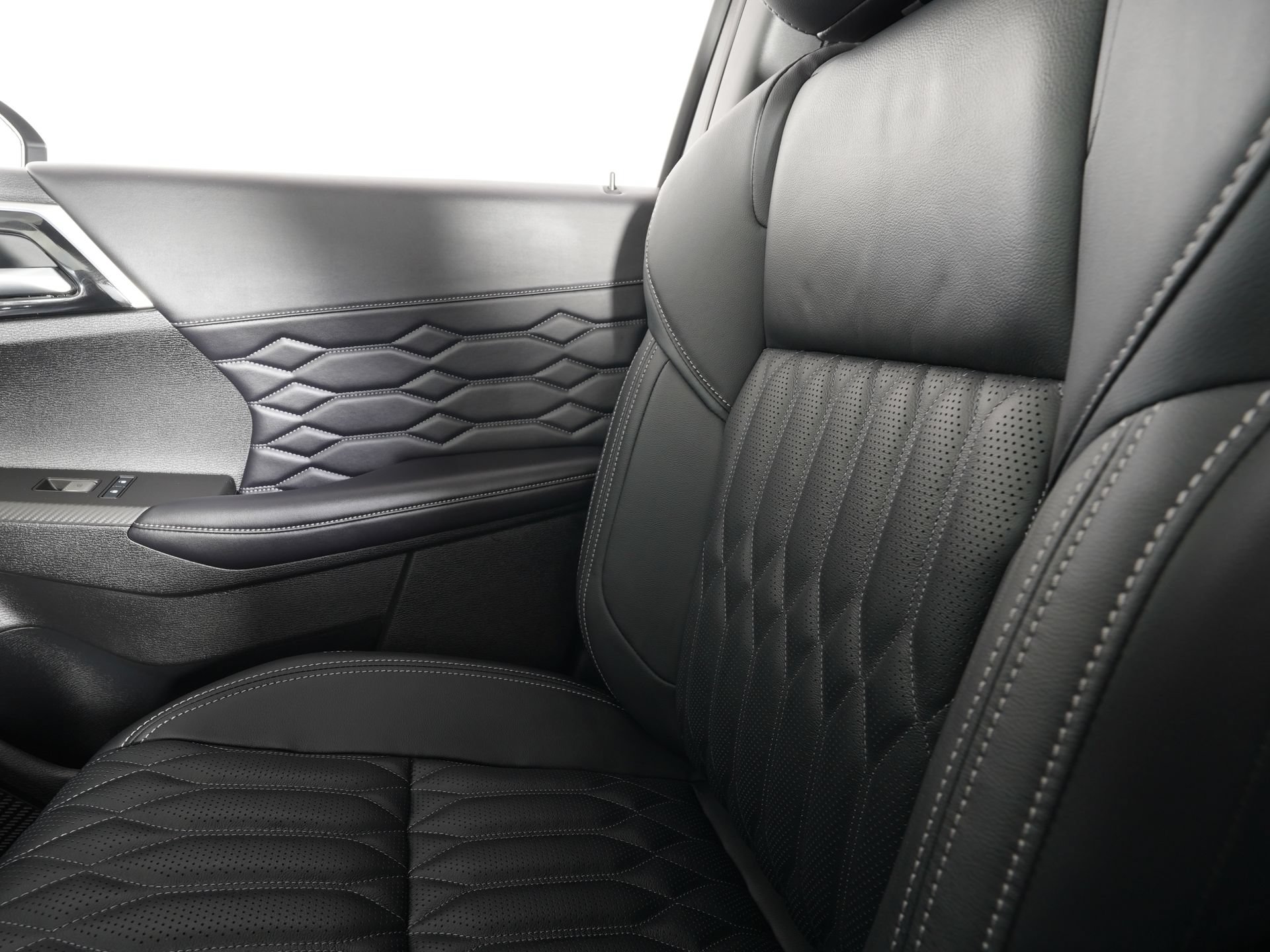 New 2026 Mitsubishi Outlander SEL FWD image 13