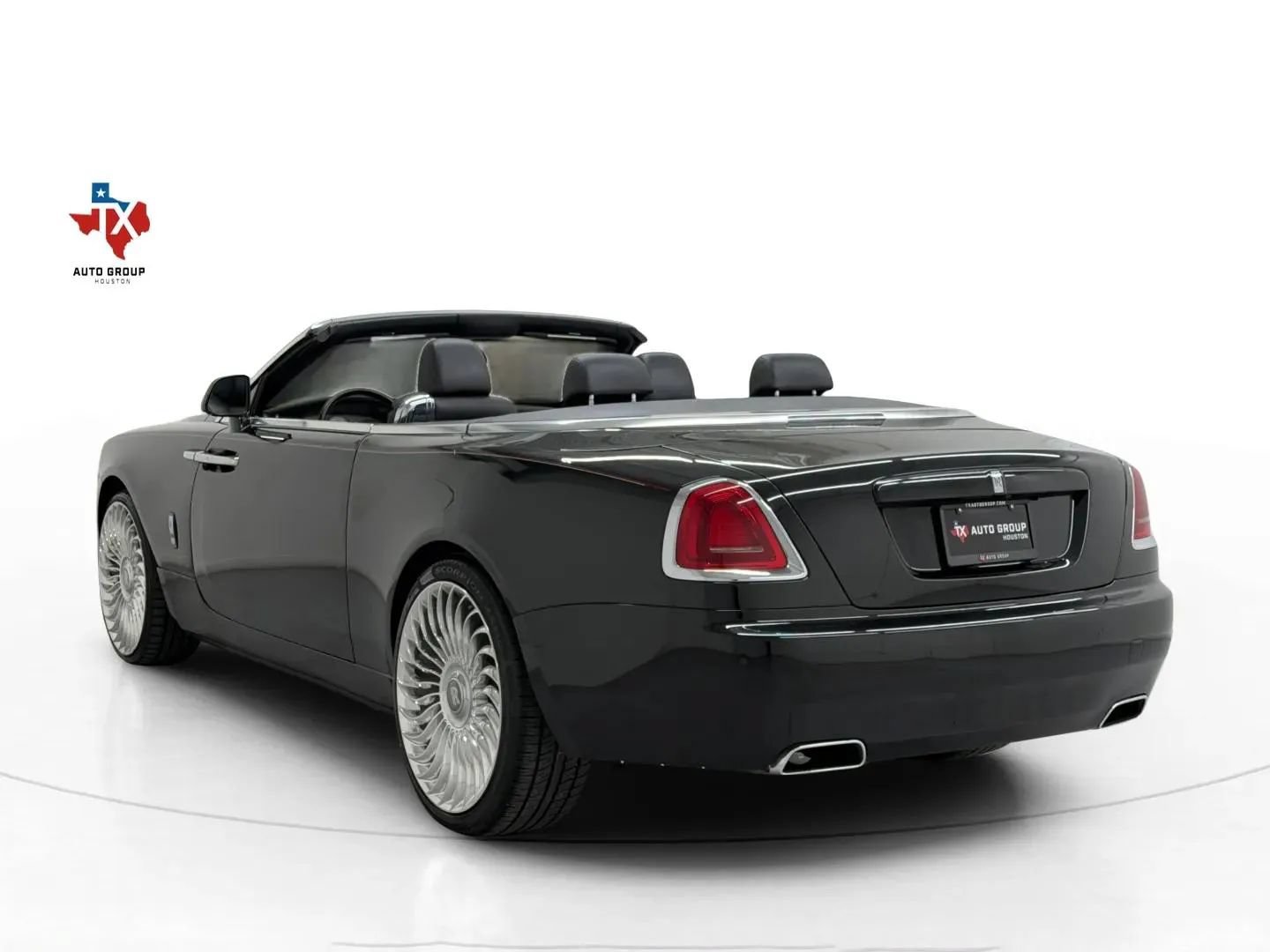 Used 2017 Rolls-Royce Dawn RWD image 54