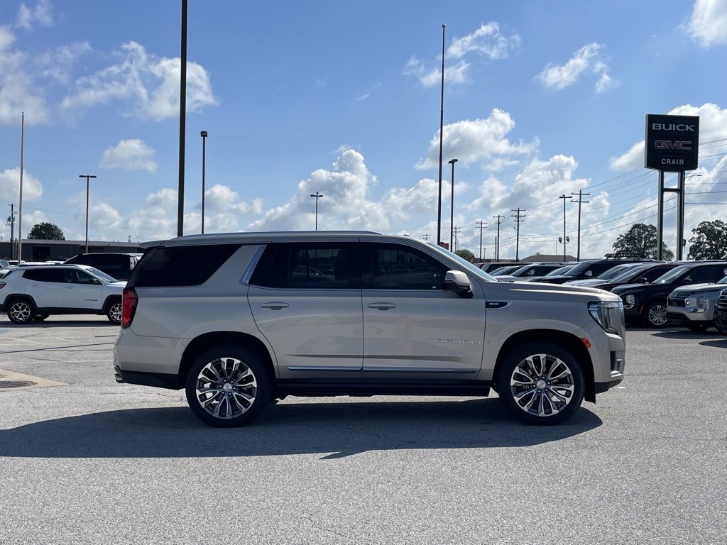 Used 2021 GMC Yukon Denali w/ Denali Premium Package image 8