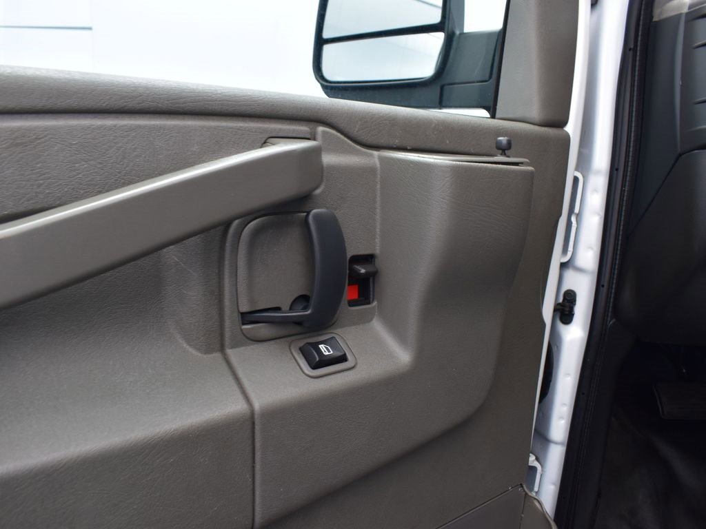 Used 2023 Chevrolet Express 2500 w/ Driver Convenience Package image 6