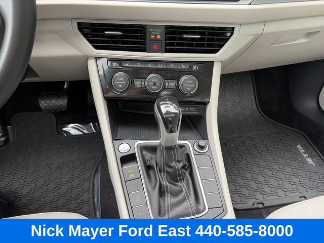 Used 2023 Volkswagen Jetta SE w/ Panoramic Sunroof Package FWD image 33
