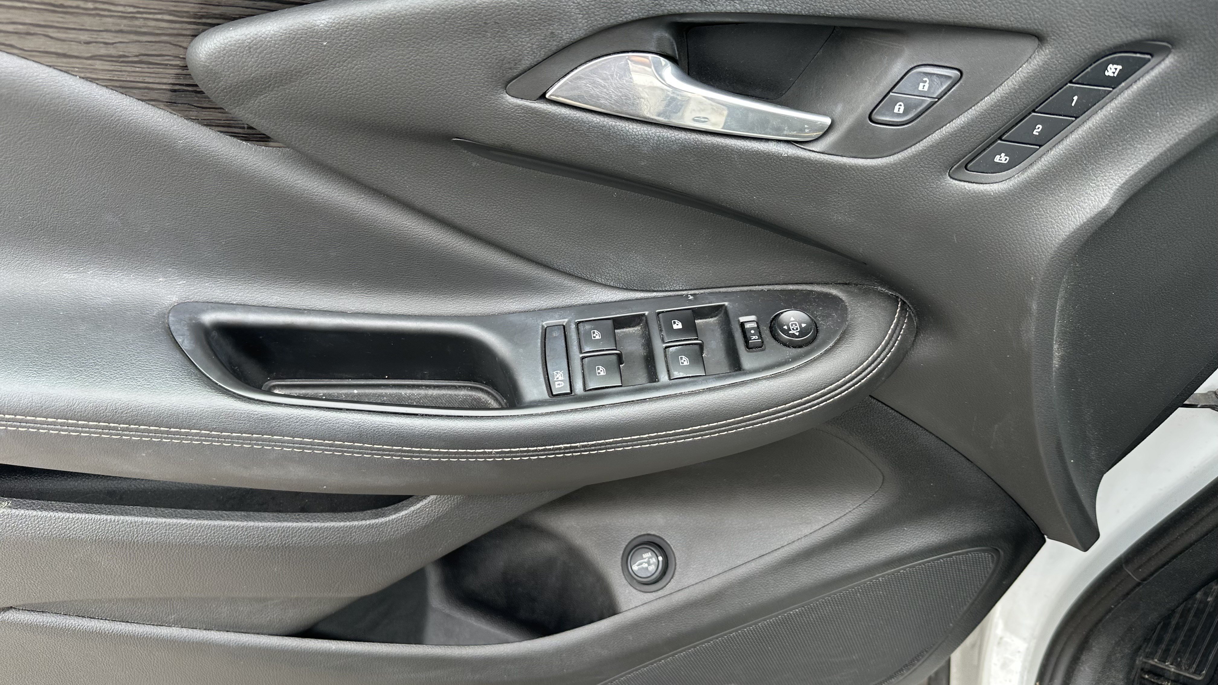 Used 2017 Buick Envision Essence w/ LPO, Interior Luxury Package FWD image 17