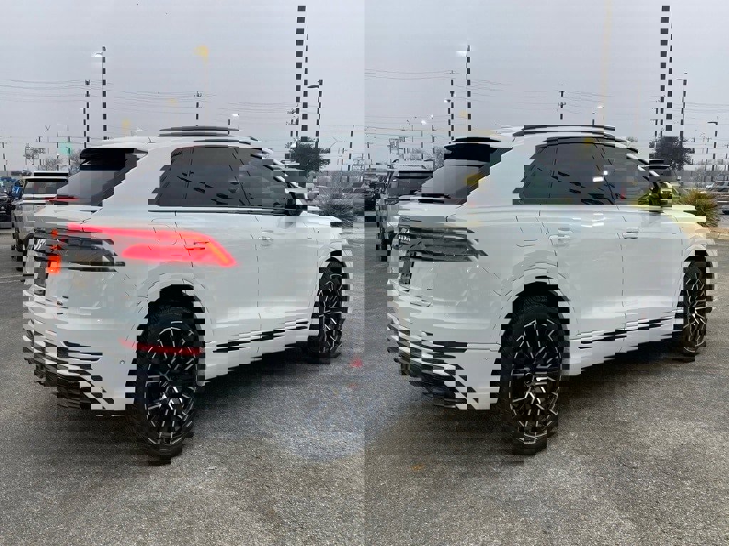 Used 2019 Audi Q8 Prestige w/ Luxury Package image 4