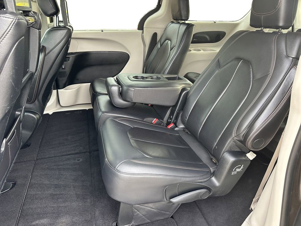 Used 2018 Chrysler Pacifica Touring-L Plus w/ Advanced Safetytec Group FWD image 13