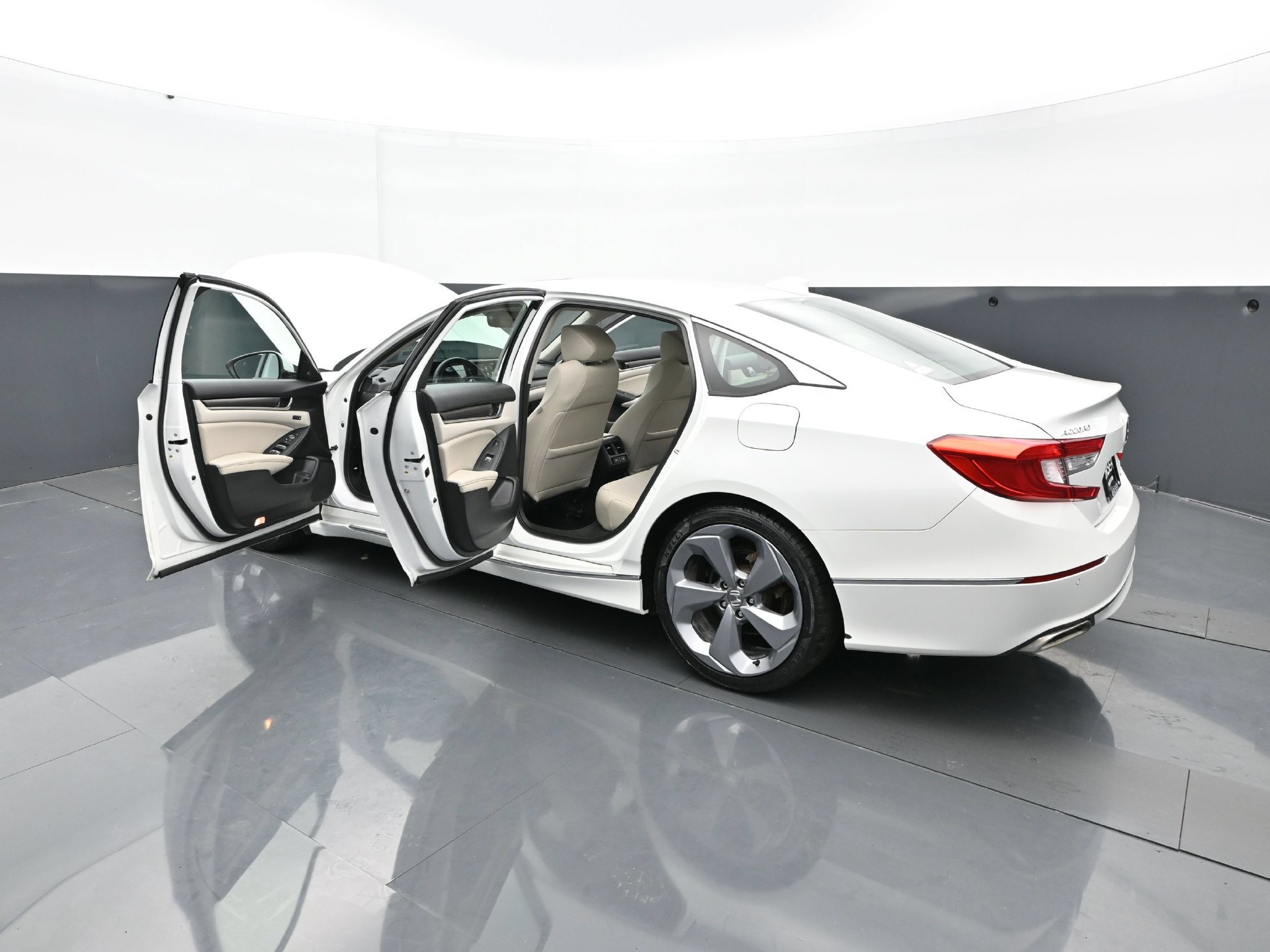 Used 2019 Honda Accord Touring image 37