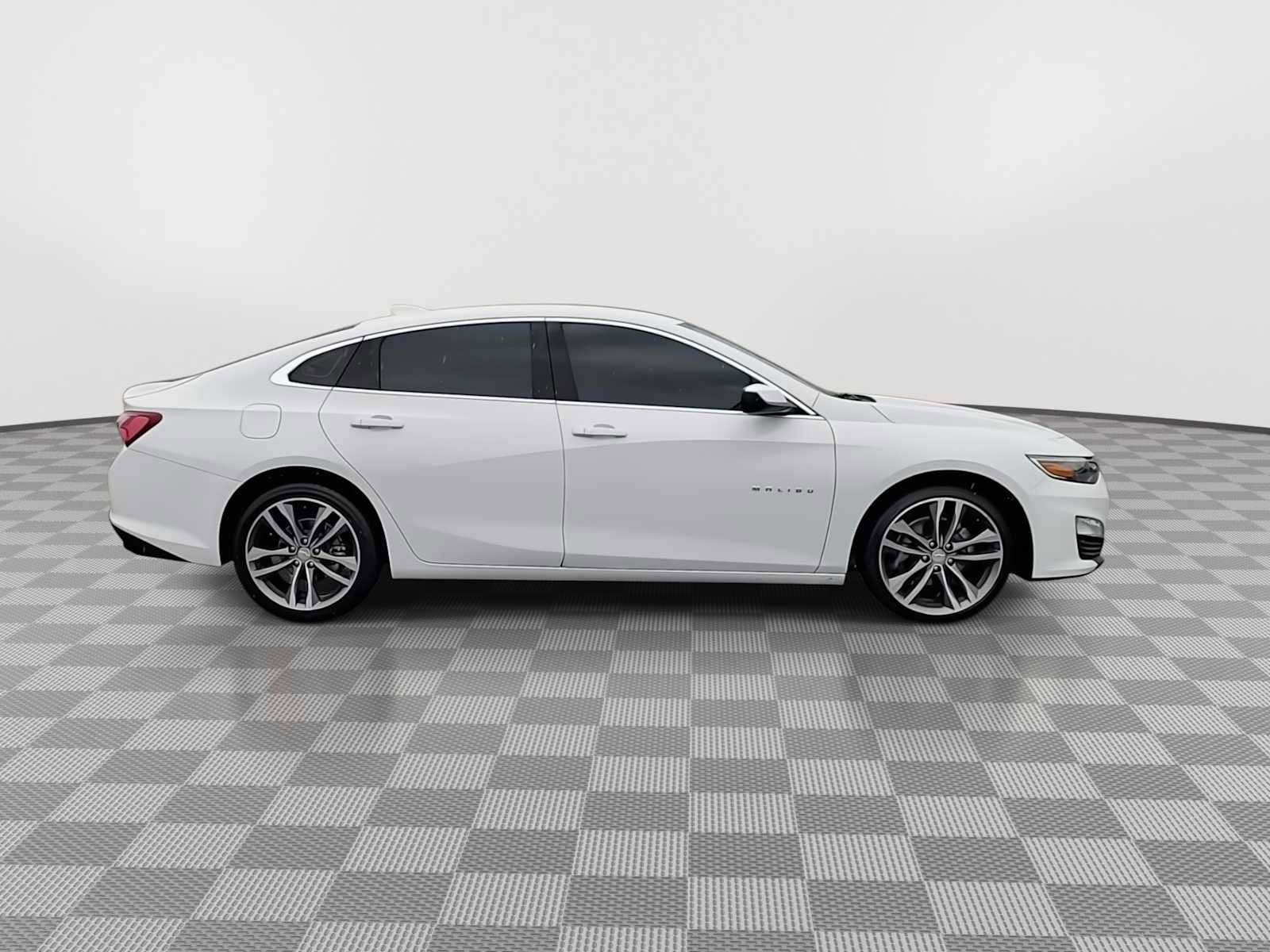 Used 2022 Chevrolet Malibu LT image 9