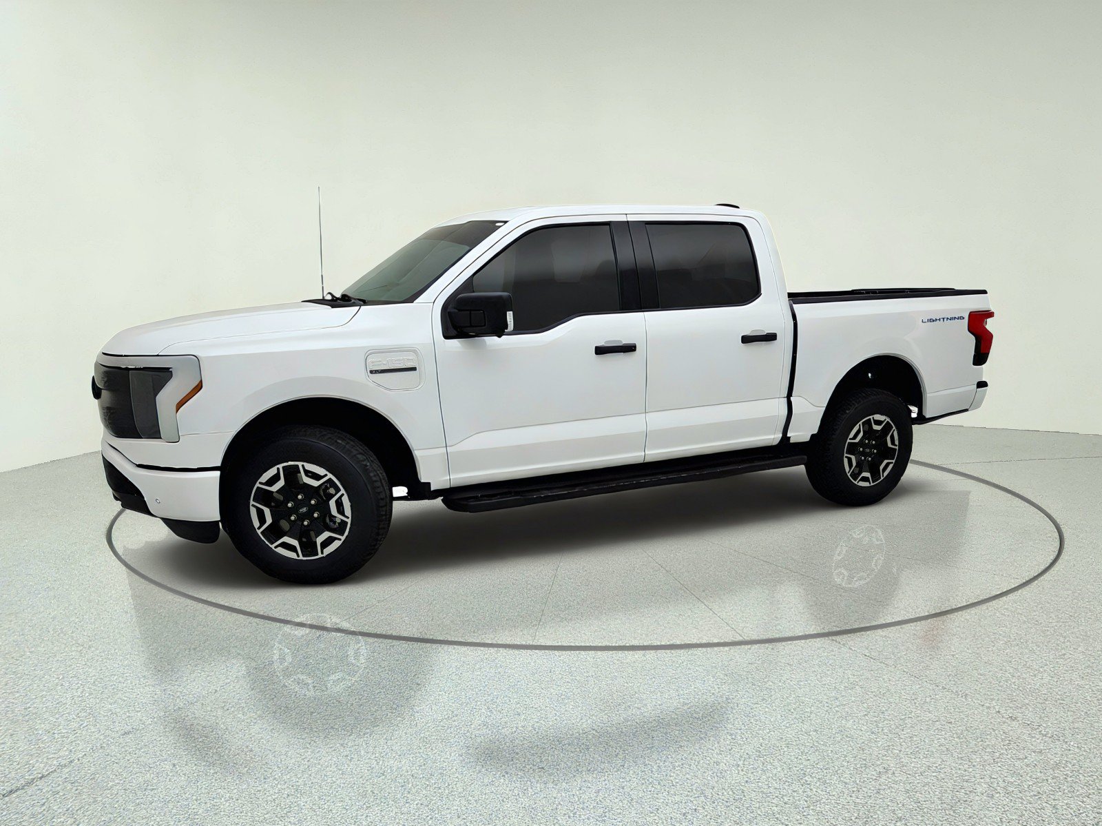 Used 2023 Ford F150 Lightning XLT AWD/4WD image 15