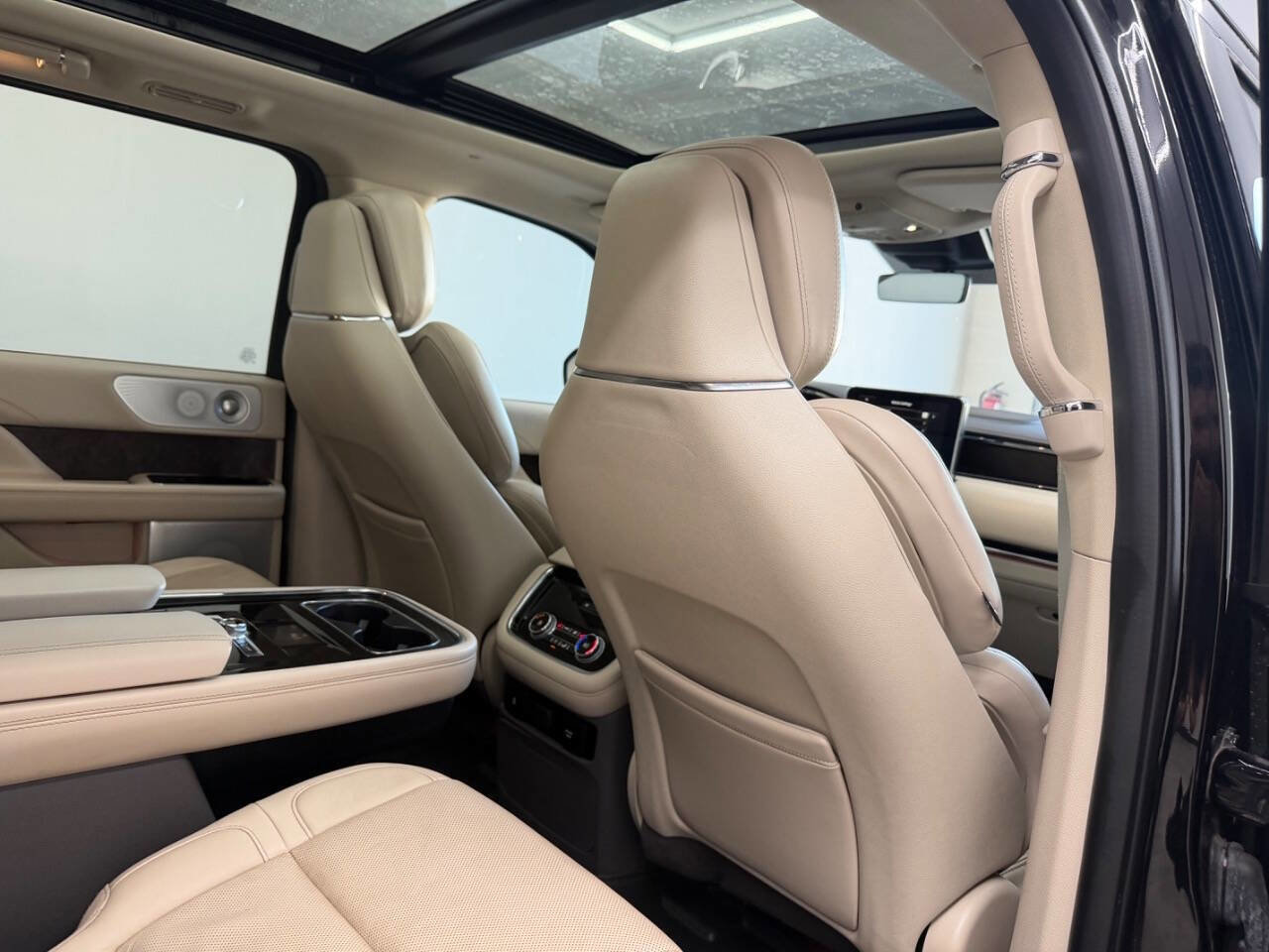 Used 2021 Lincoln Navigator Reserve AWD/4WD image 26