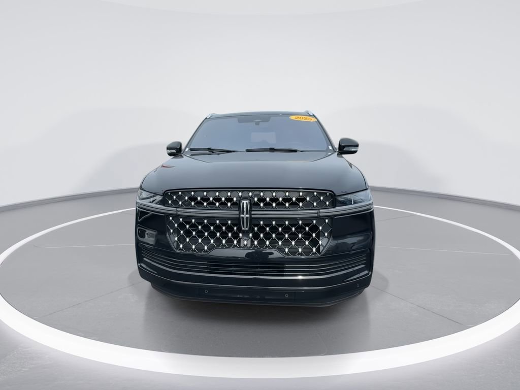 Used 2025 Lincoln Navigator Black Label AWD/4WD image 3