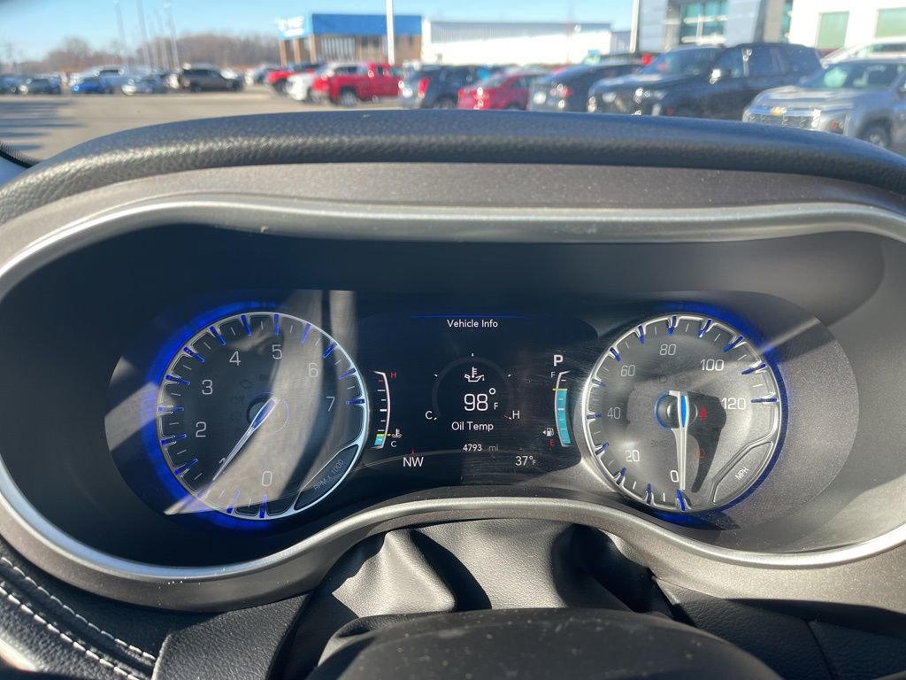 Used 2023 Chrysler Pacifica Touring-L image 23