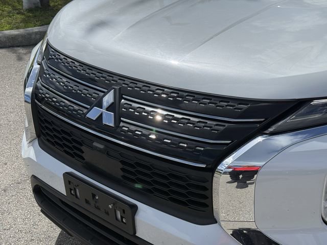 Used 2024 Mitsubishi Outlander ES FWD image 6