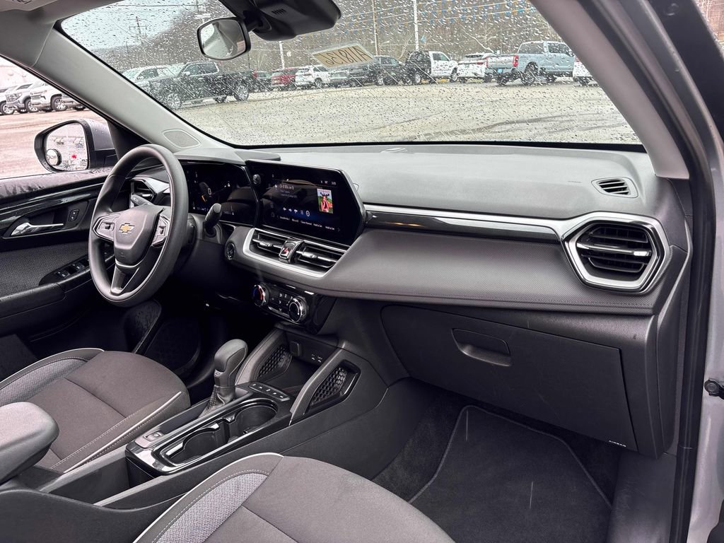 Used 2025 Chevrolet TrailBlazer LT image 31
