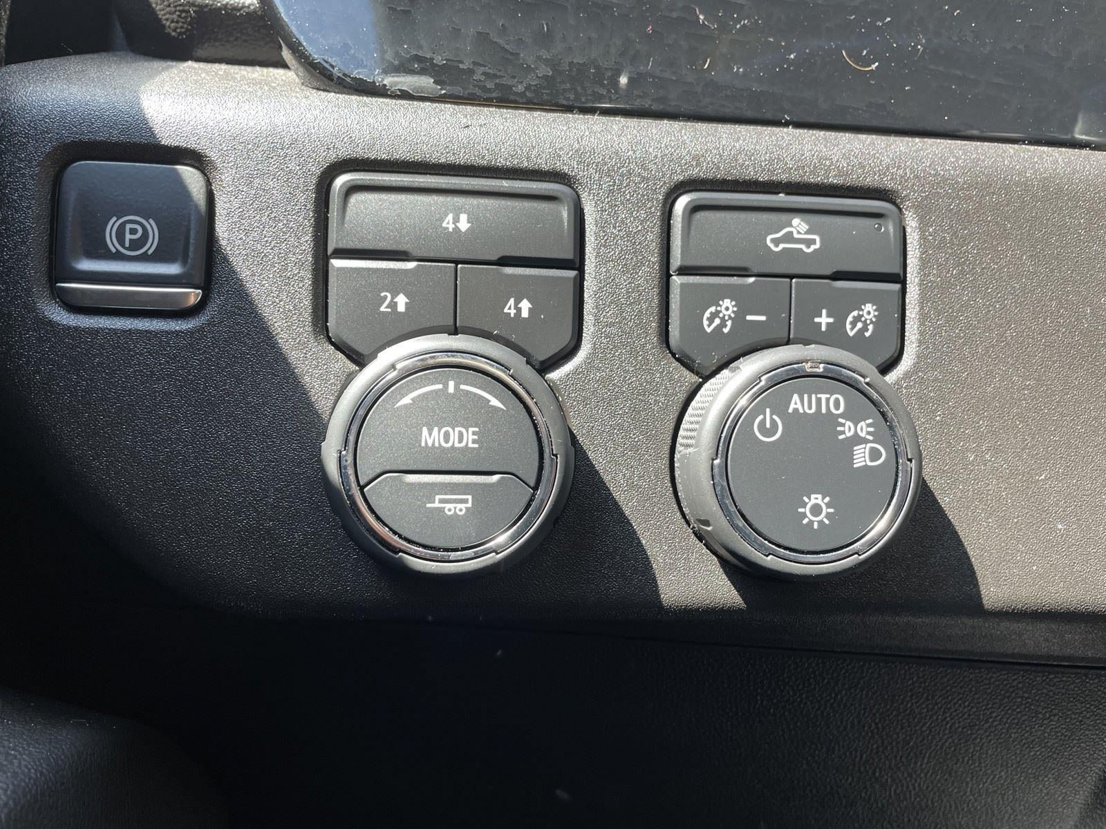 Used 2024 Chevrolet Silverado 2500 LT AWD/4WD image 38