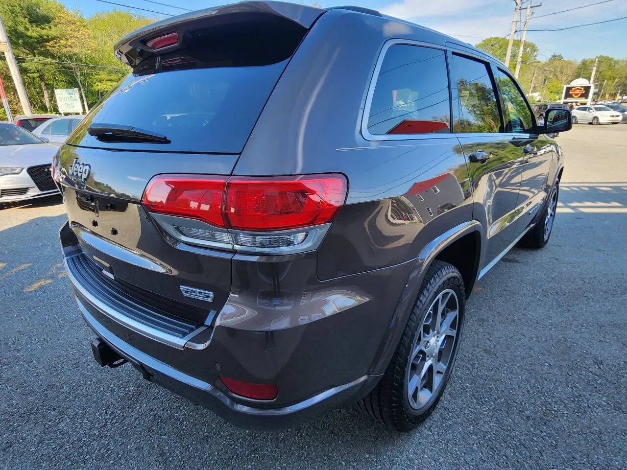 Used 2018 Jeep Grand Cherokee Limited AWD/4WD image 5