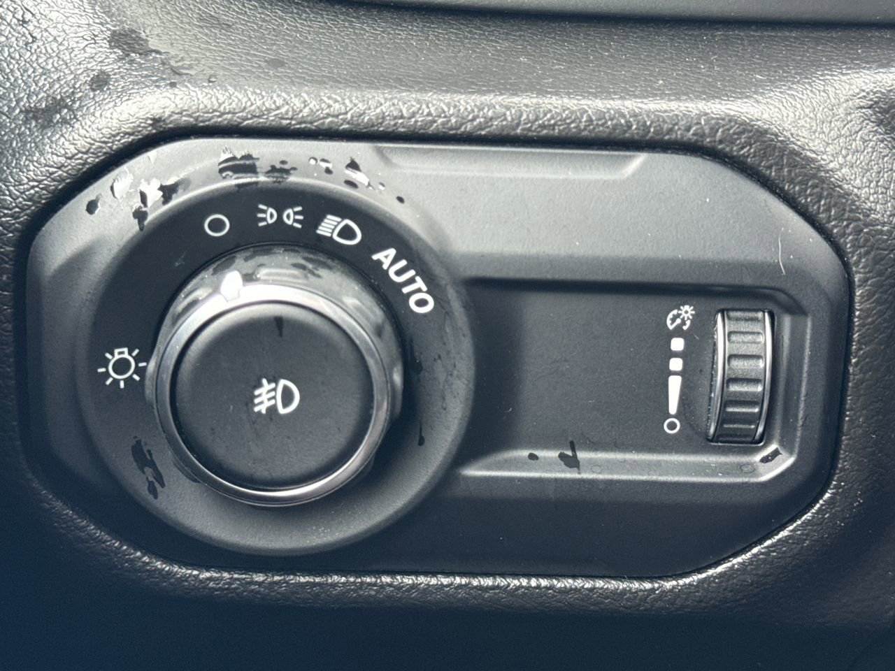 Used 2023 Jeep Wrangler Sahara w/ Cold Weather Group image 26