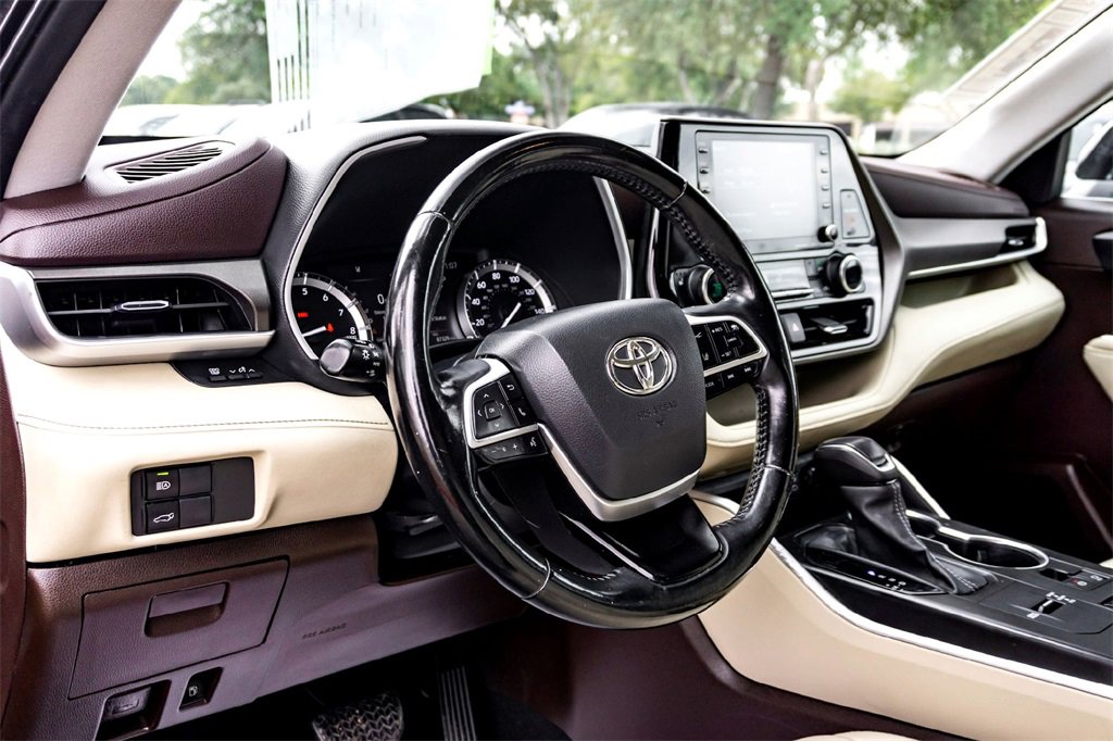 Used 2022 Toyota Highlander XLE image 15