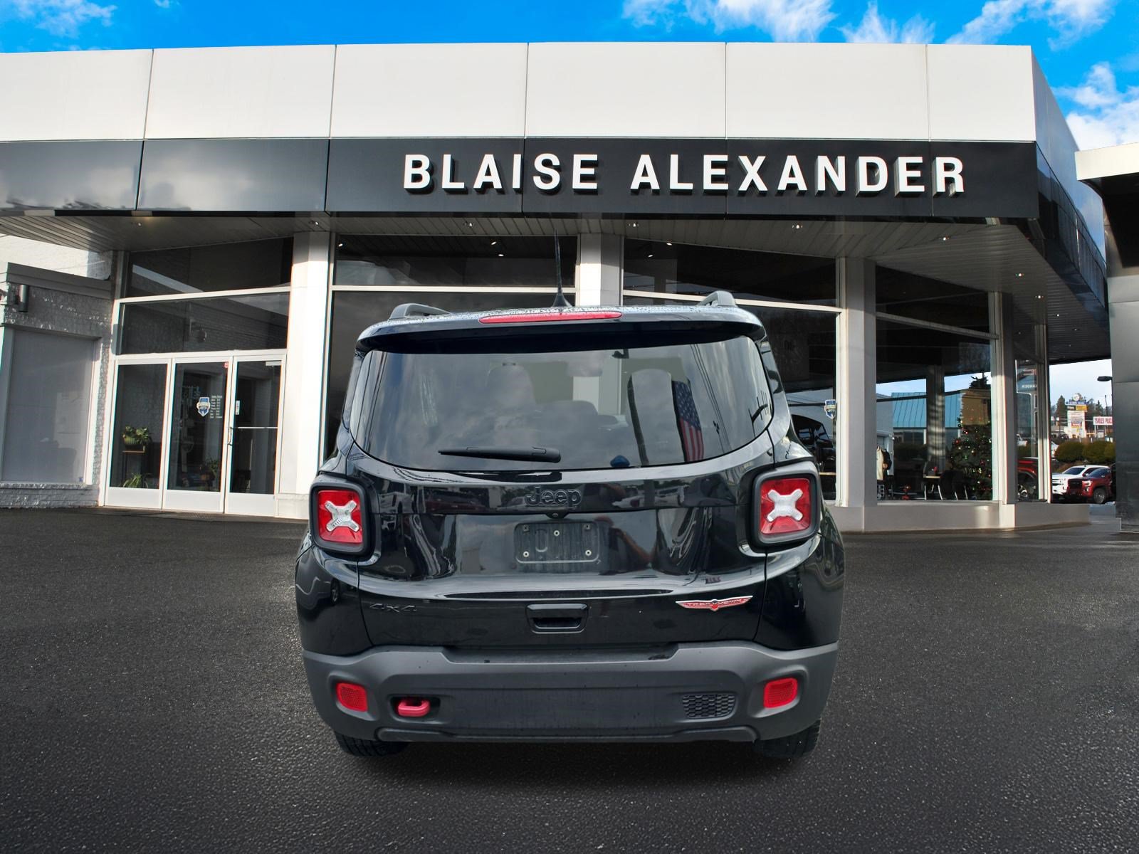 Used 2023 Jeep Renegade Trailhawk w/ Sun/Sound Group AWD/4WD image 4