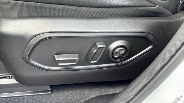 Certified 2025 Jeep Grand Cherokee L Altitude AWD/4WD image 13