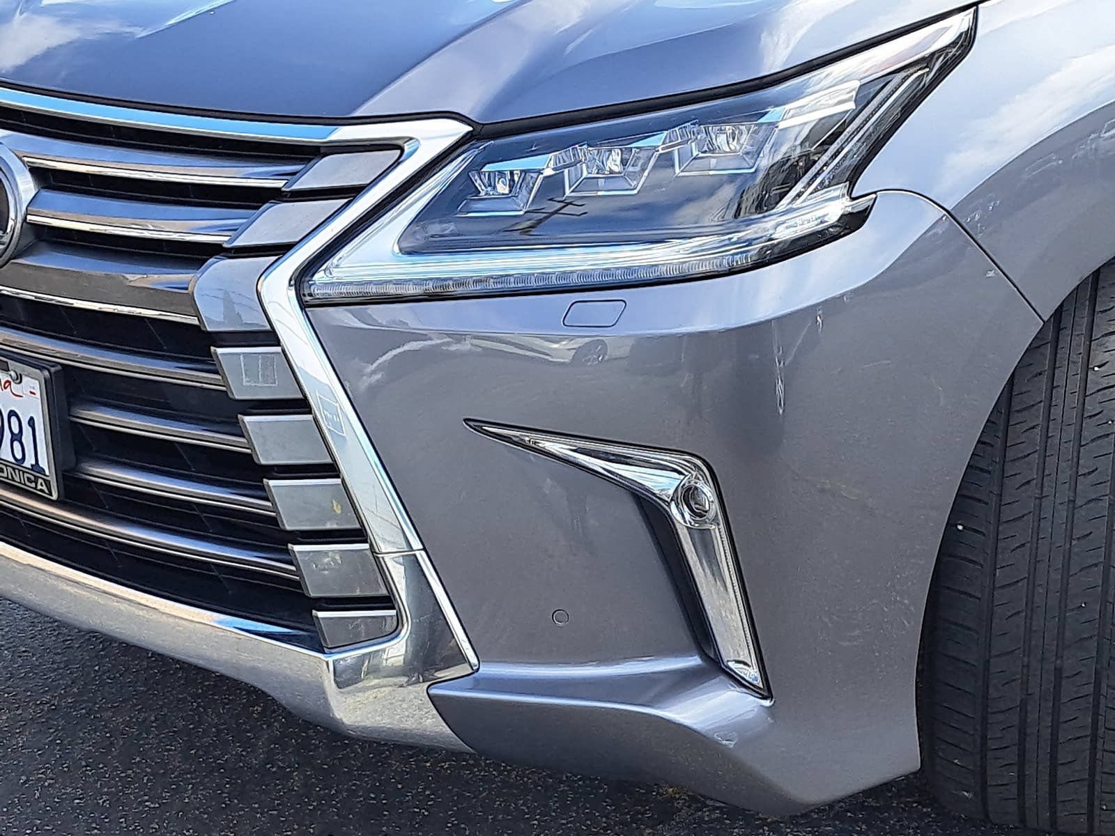 Used 2019 Lexus LX 570 4WD w/ Luxury Package image 35