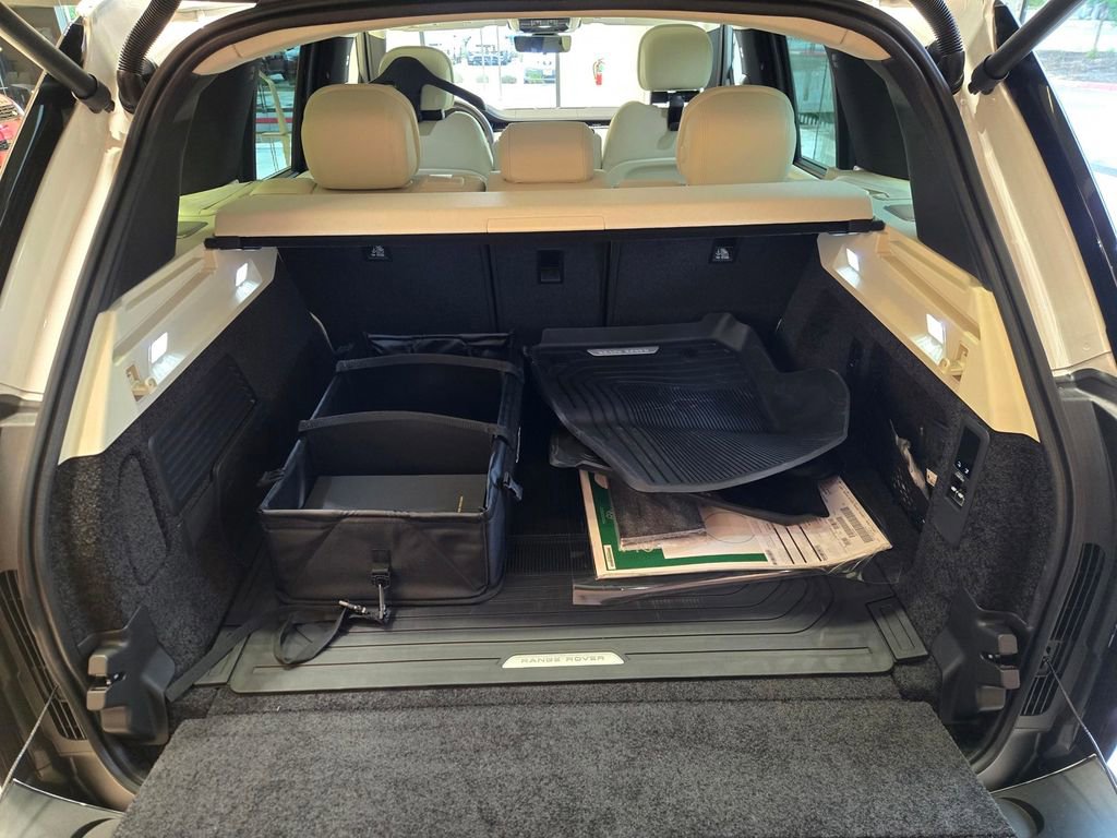 New 2026 Land Rover Range Rover SE image 15