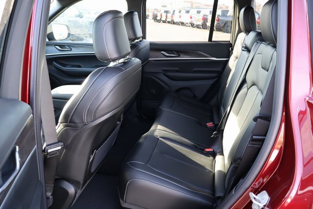 New 2025 Jeep Grand Cherokee Limited image 17