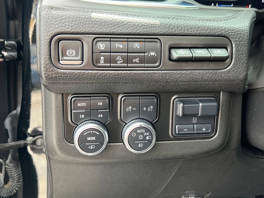 Used 2024 GMC Yukon Denali w/ Advanced Technology Package AWD/4WD image 28