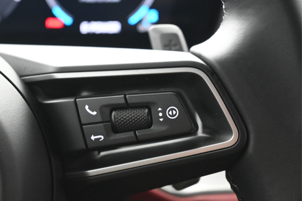 Certified 2025 Porsche Cayenne E-Hybrid AWD/4WD image 21