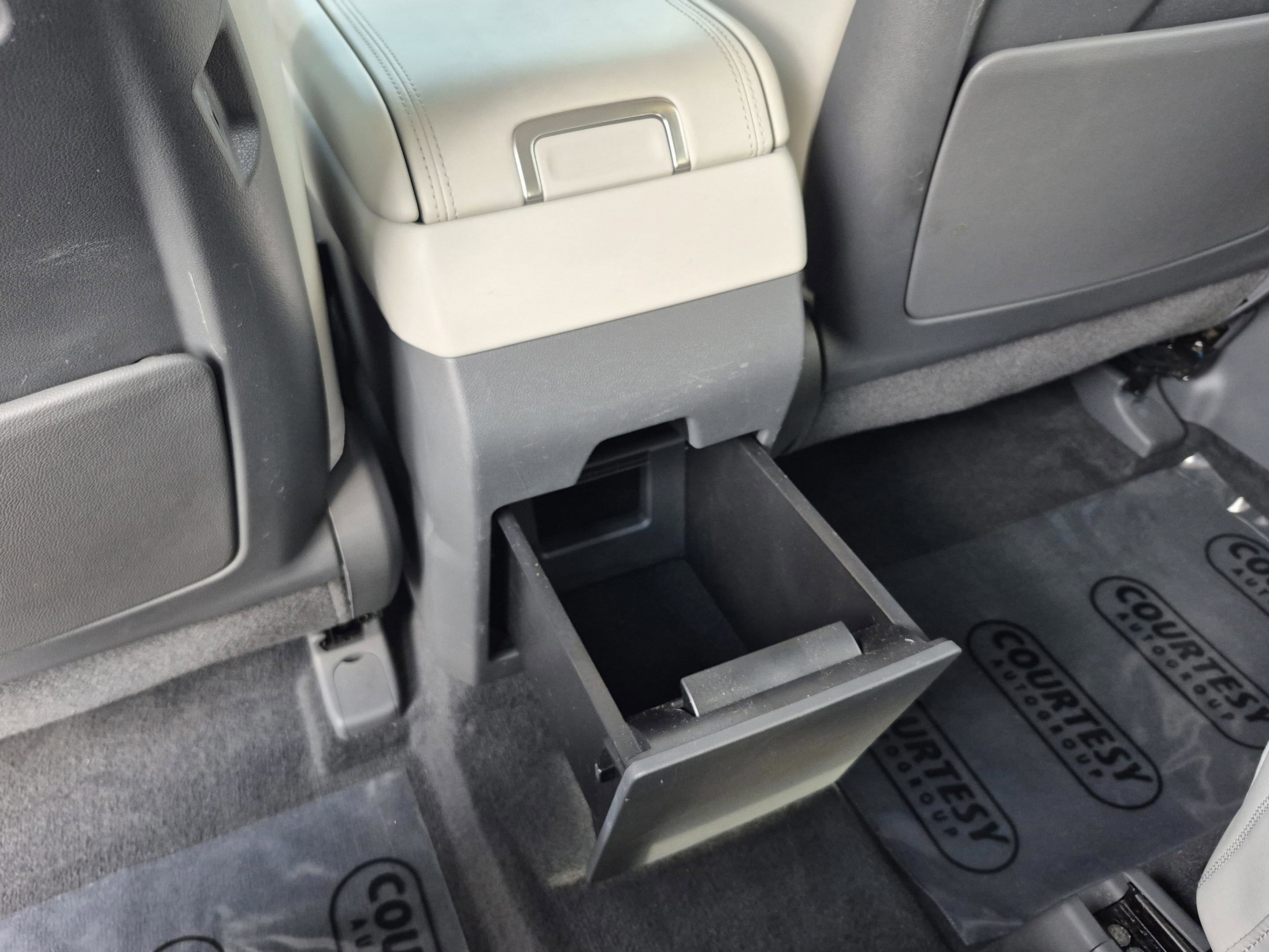 Used 2025 Hyundai Santa Fe Calligraphy FWD image 16
