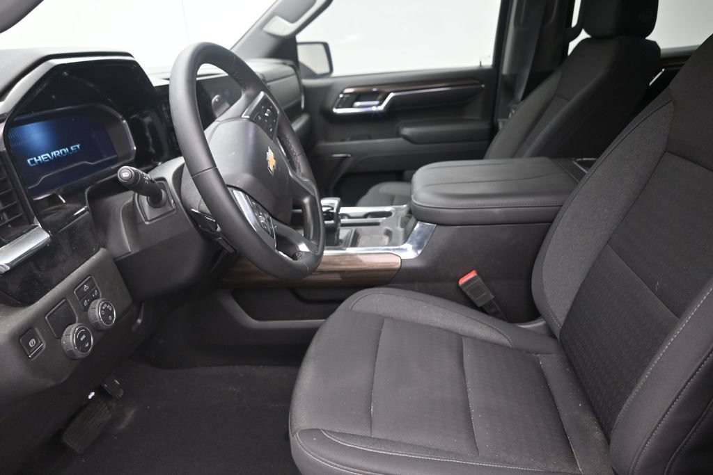 Used 2024 Chevrolet Silverado 1500 LT RWD image 12