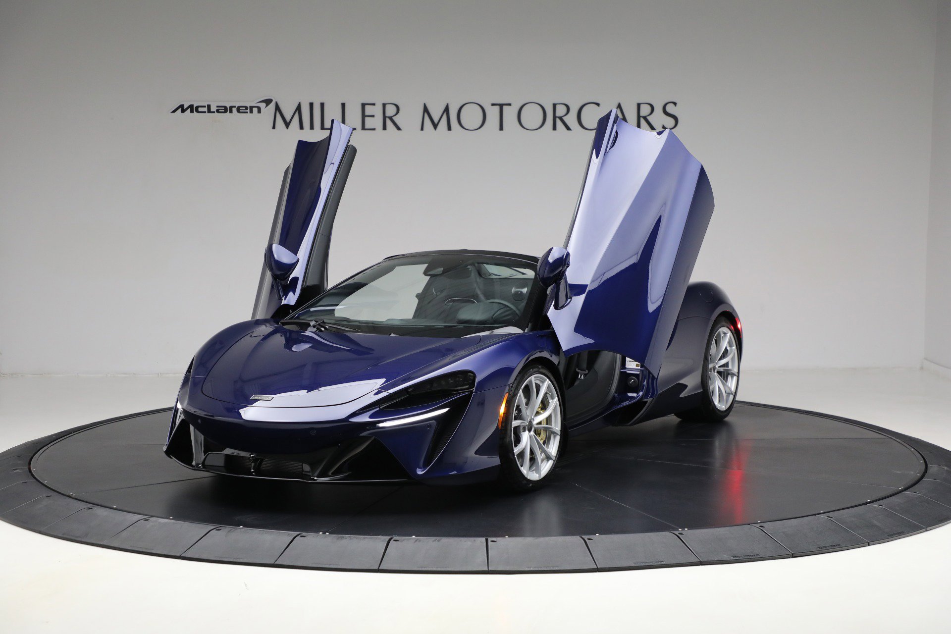 New 2025 McLaren Artura TechLux image 14