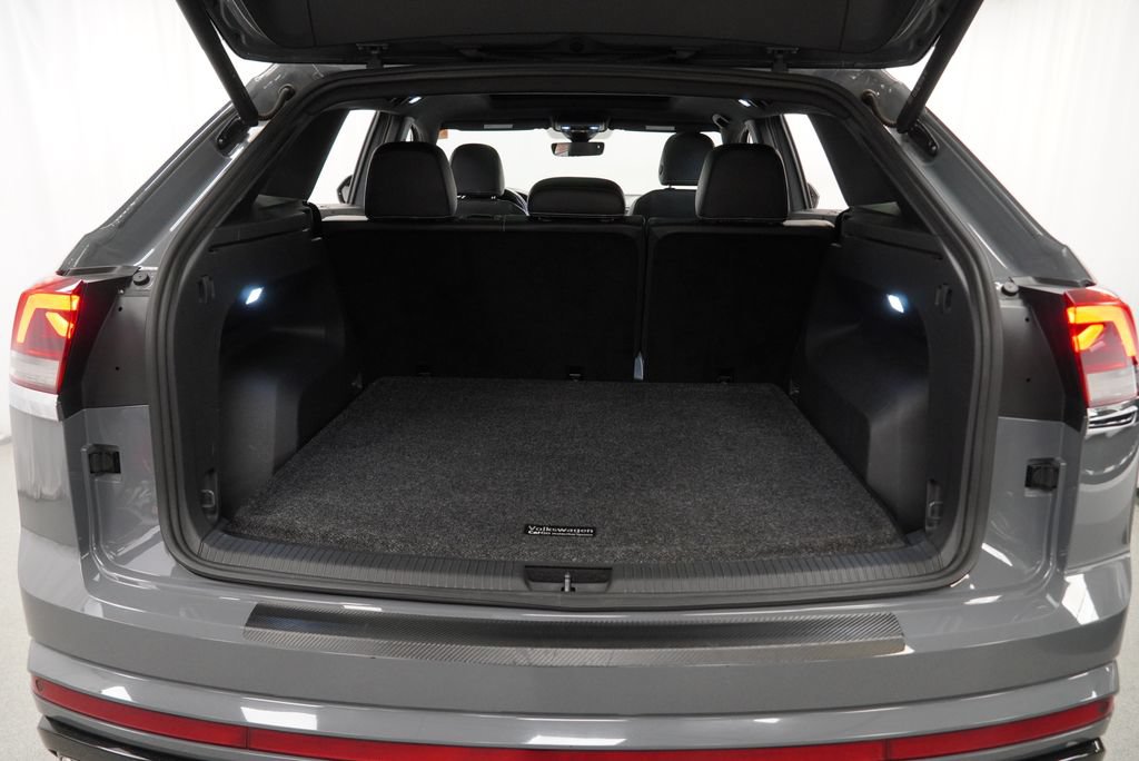 Used 2024 Volkswagen Atlas Cross Sport SEL R-Line AWD/4WD image 27