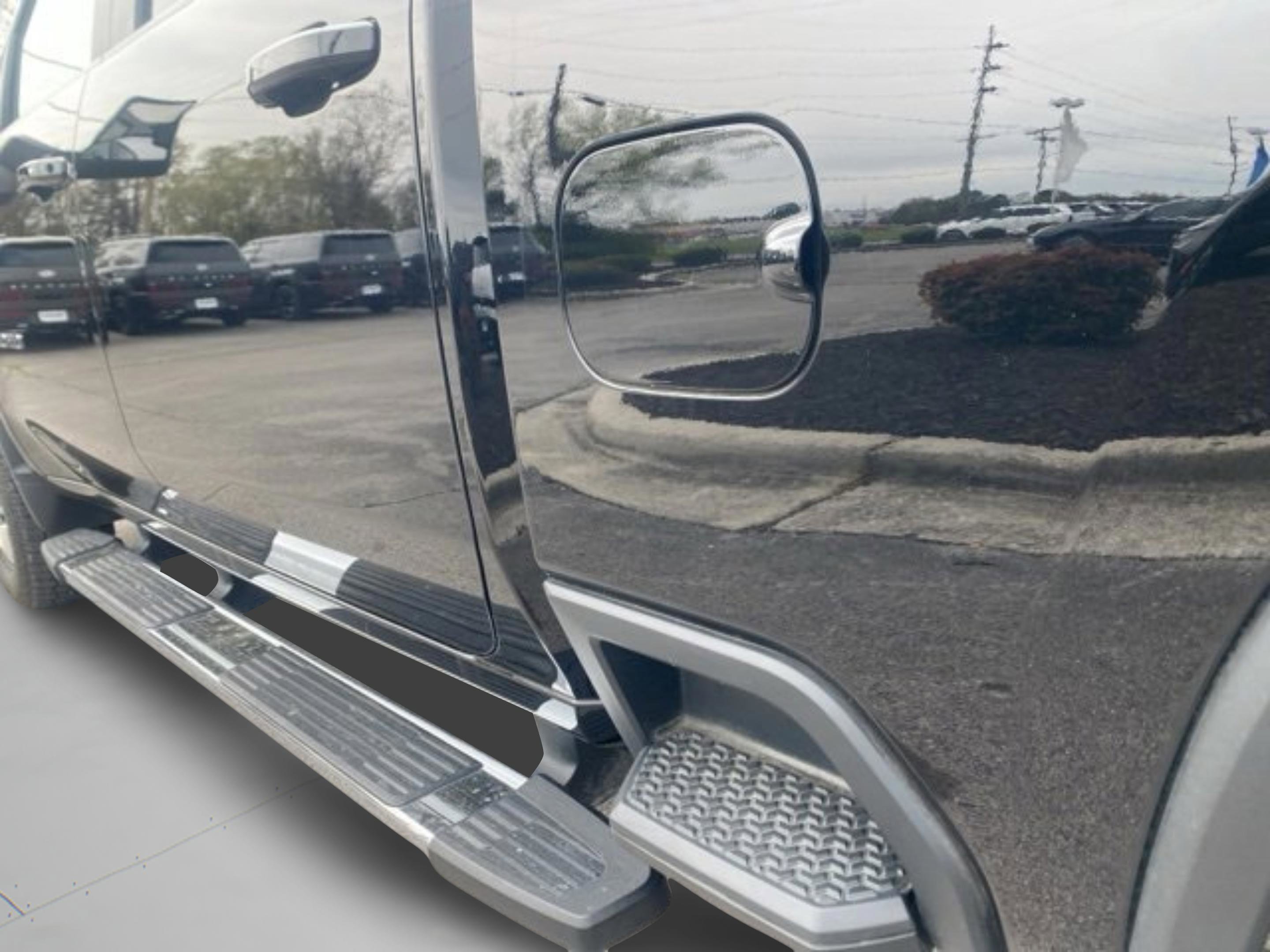 Used 2025 Chevrolet Silverado 2500 LT w/ Convenience Package AWD/4WD image 5