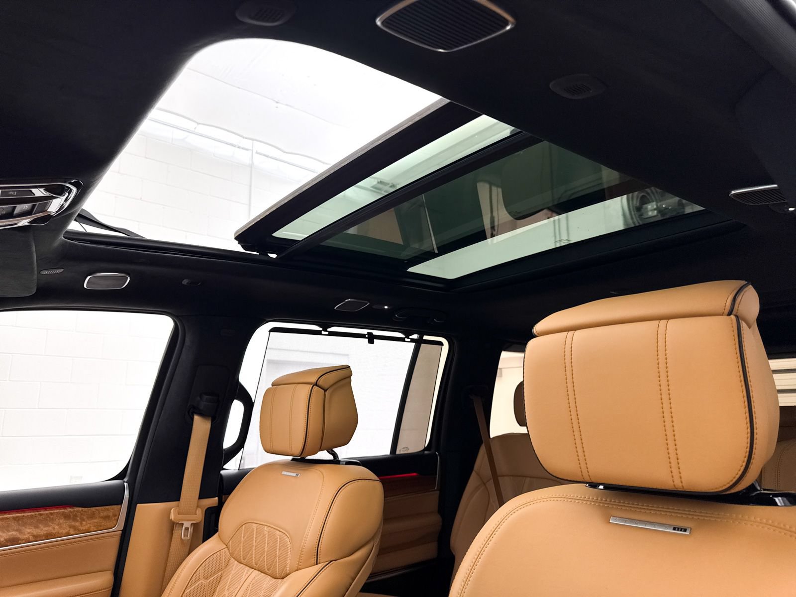 Used 2022 Jeep Grand Wagoneer Series III w/ Flexible Seating Group AWD/4WD image 3