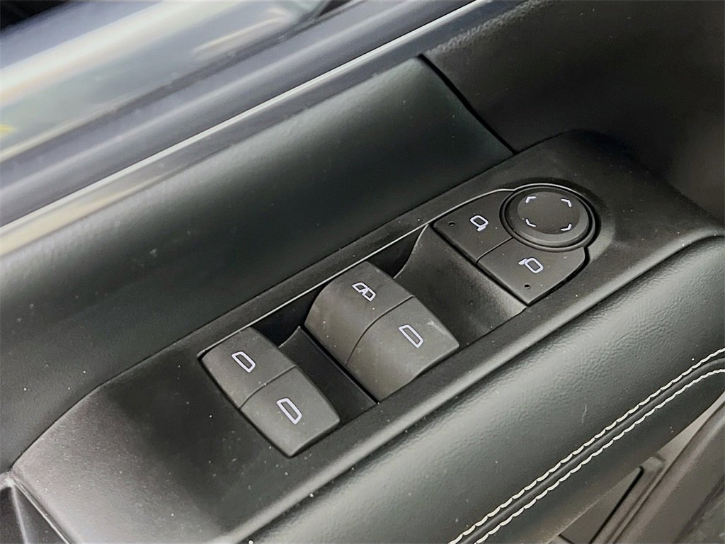 Used 2025 GMC Terrain Elevation w/ Elevation Premium Package image 17