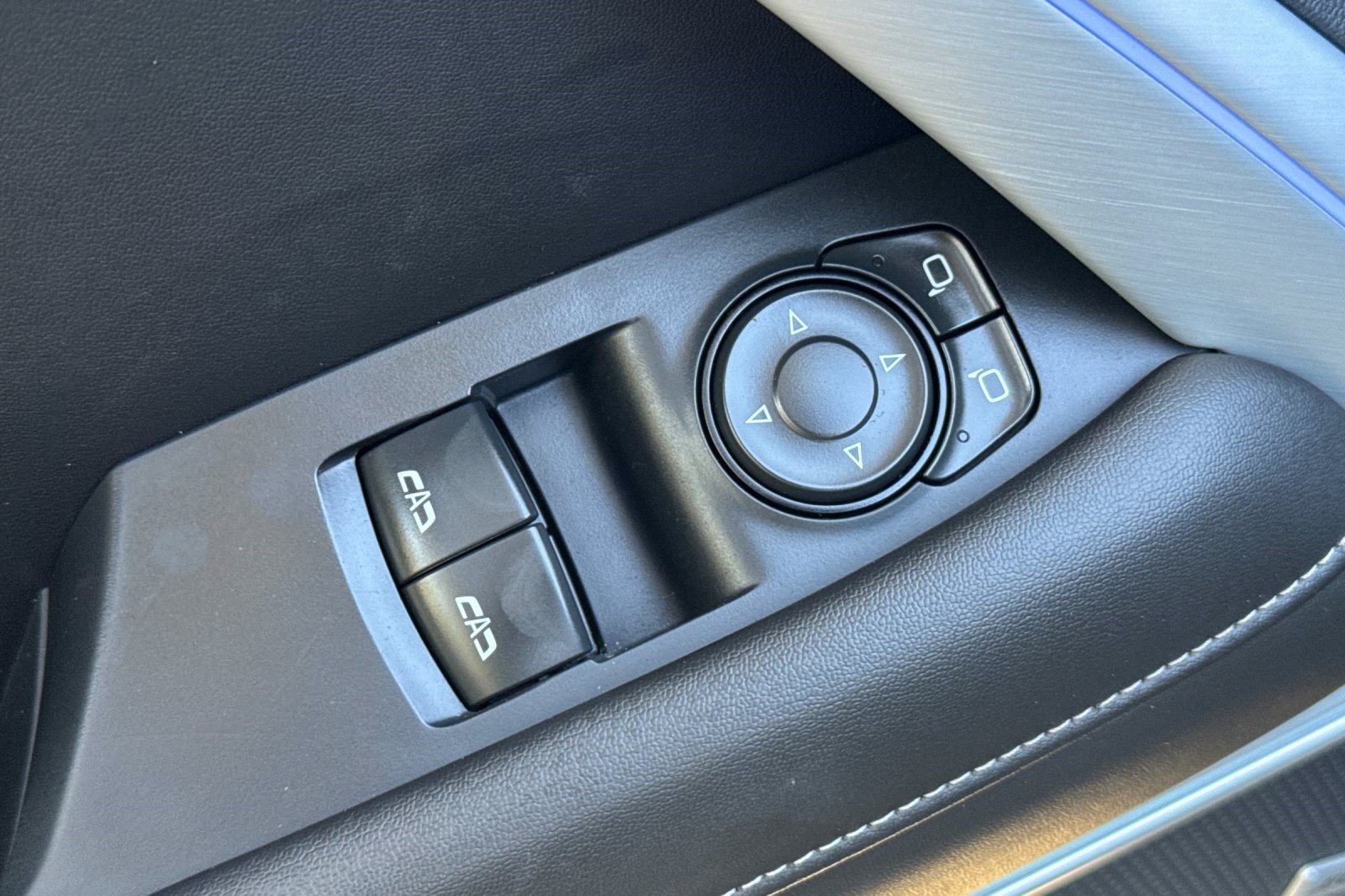Used 2023 Chevrolet Camaro LT RWD image 14