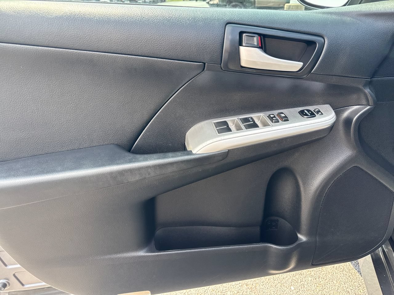 Used 2013 Toyota Camry SE FWD image 14