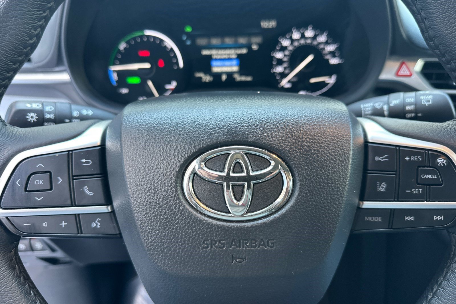 Used 2026 Toyota Sienna XLE FWD image 28