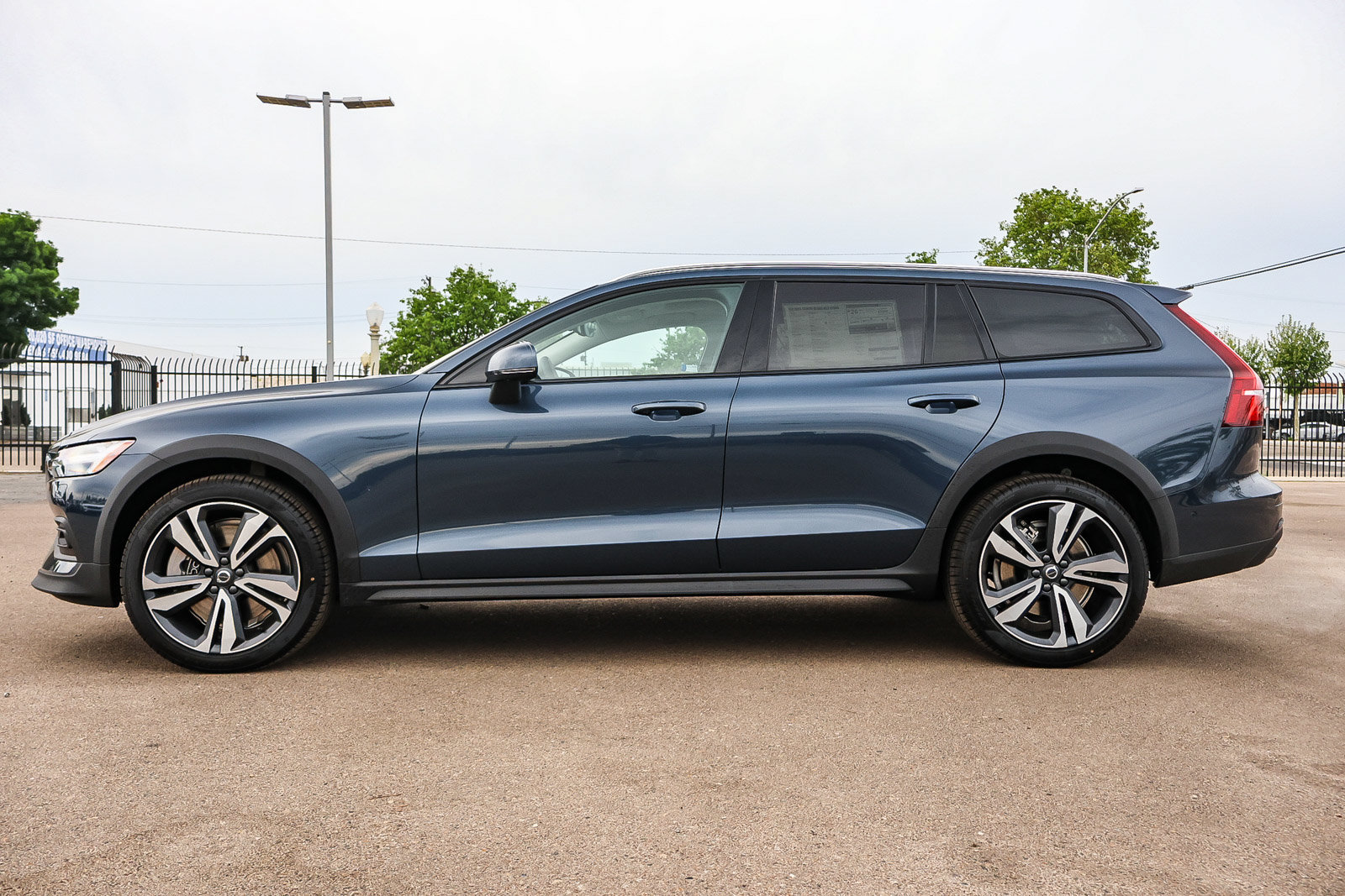 New 2026 Volvo V60 B5 Cross Country Plus w/ Climate Package AWD/4WD image 8