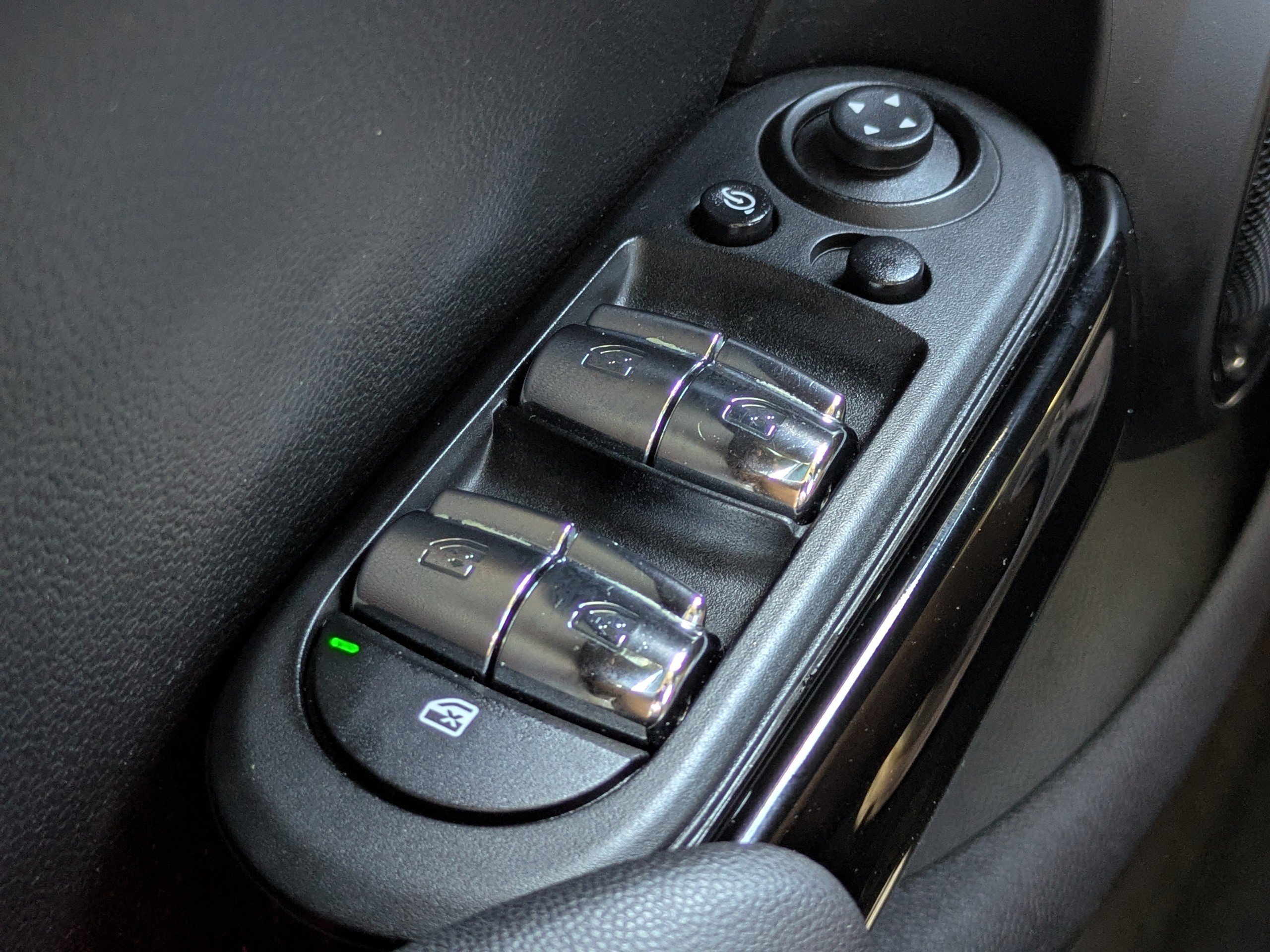 Used 2019 MINI Cooper S w/ Premium Package image 29