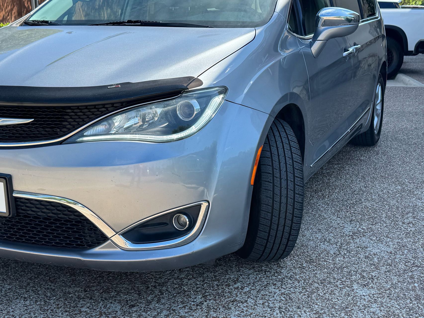 Used 2020 Chrysler Pacifica Limited FWD image 3